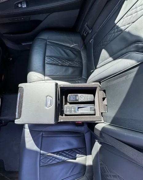 BMW i7 2024 - صورة 6